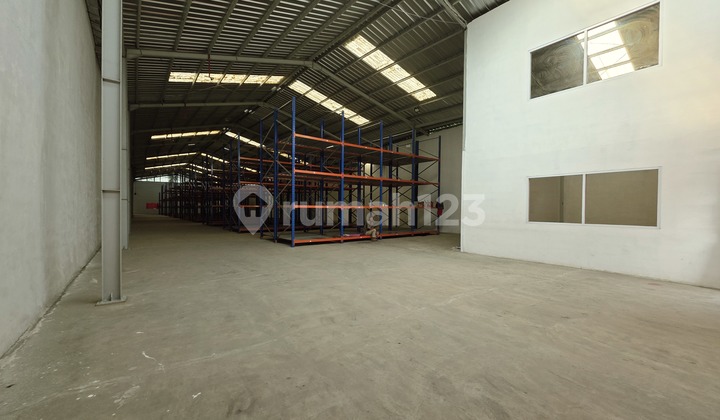 Warehouse For Sale, Good Condition, Ready to Occupy On Main Road Warehouse