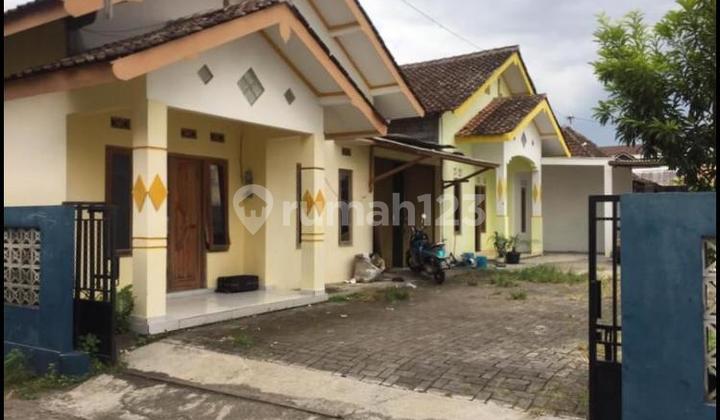 For Rent House - Nglaren, Neighborhood Unit 04 Community Association 24, Ngropoh Hamlet, Condongcatur, Depok, Sleman.
