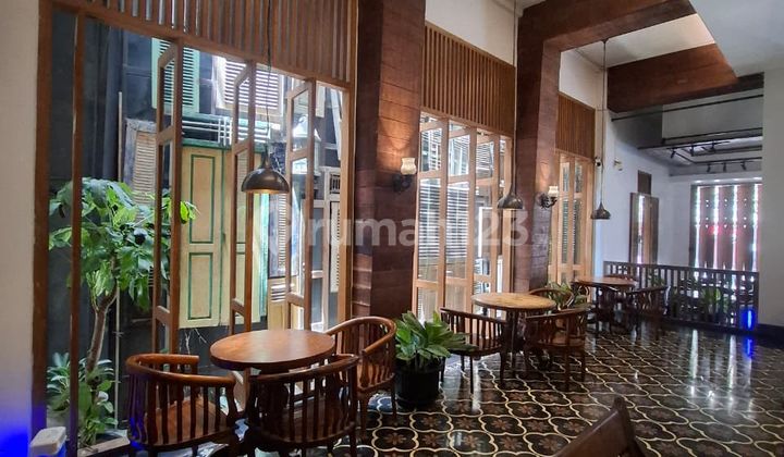 Excellent Business Space in the Premium Location of Braga Street, Bandung Excellent Business Space in the Premium Location of Braga Street, Bandung