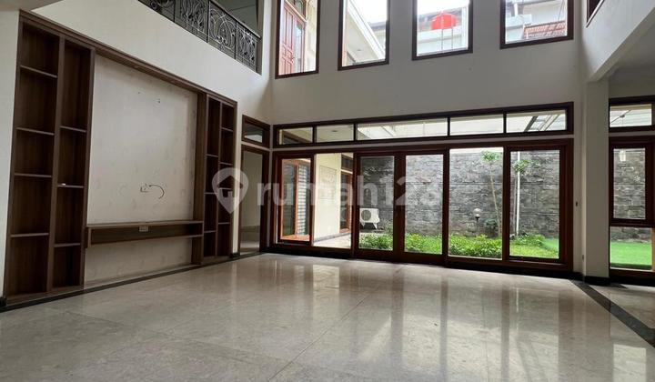 A very nice and ready-to-occupy house on Mainroad Setra Duta, Bandung