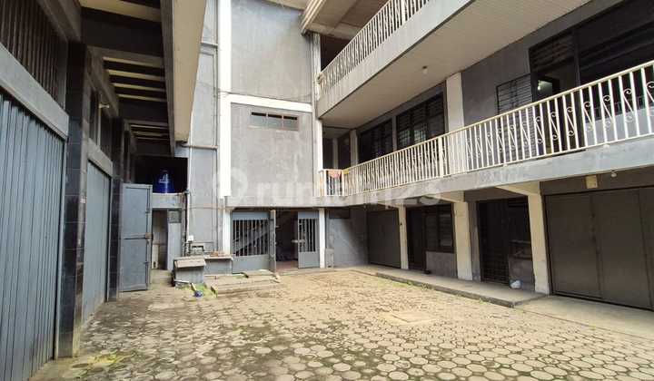 Building suitable for offices on the main road Soekarno Hatta, Bandung