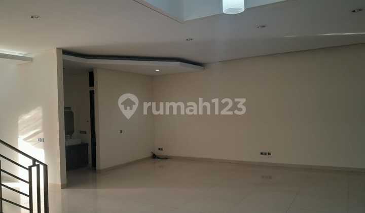 Rumah Minimalis Turun Harga Murah di Singgasana Pradana, Bandung 2