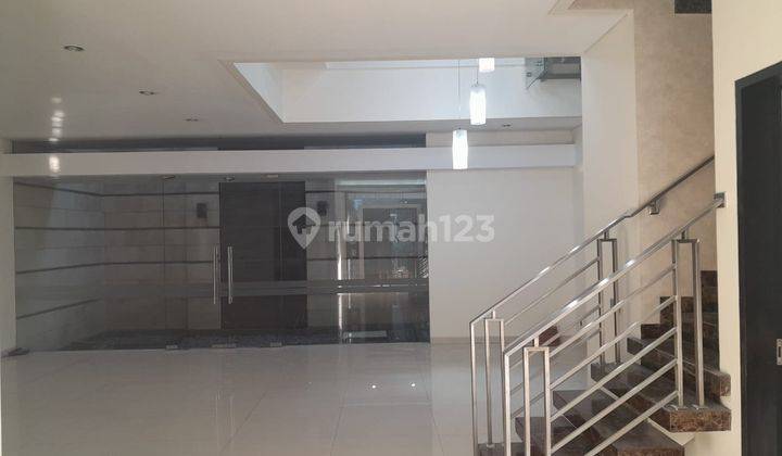 Rumah Harga Murah 2 Lantai Minimalis Singgasana Pradana, Bandung 2