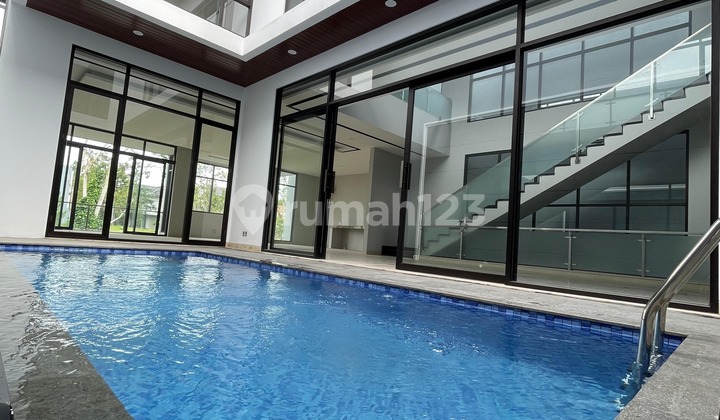 New house very luxurious with swimming pool in Kota Baru Parahyangan.