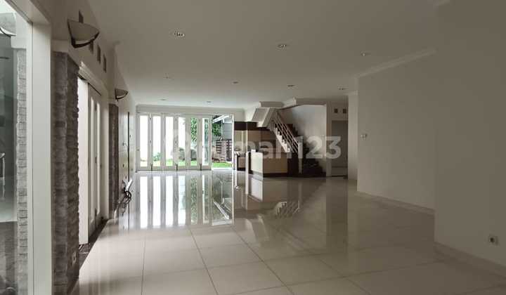 RUMAH SIAP HUNI LOKASI STRATEGIS di SETIABUDI MAINROAD, BANDUNG