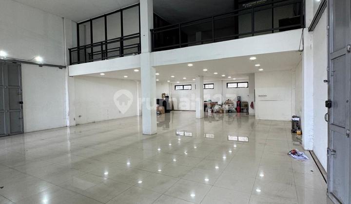 Ruko dan Ruang Usaha Cocok untuk Showroom di Mainroad Bkr Bandung