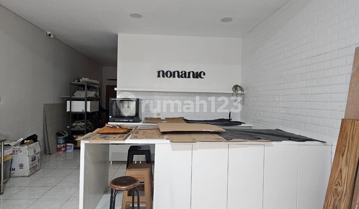 Shop house ready for business in the premium location of Singgasana Pradana, Bandung. 1