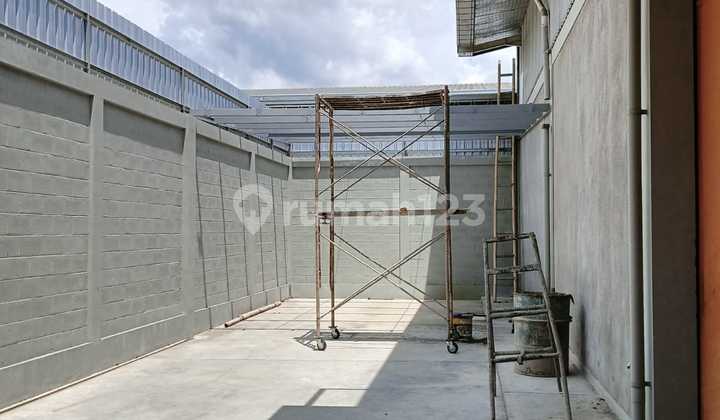 The warehouse is excellent and ready for use in the Caringin area, Bandung. The warehouse is excellent and ready for use in the Caringin area, Bandung.