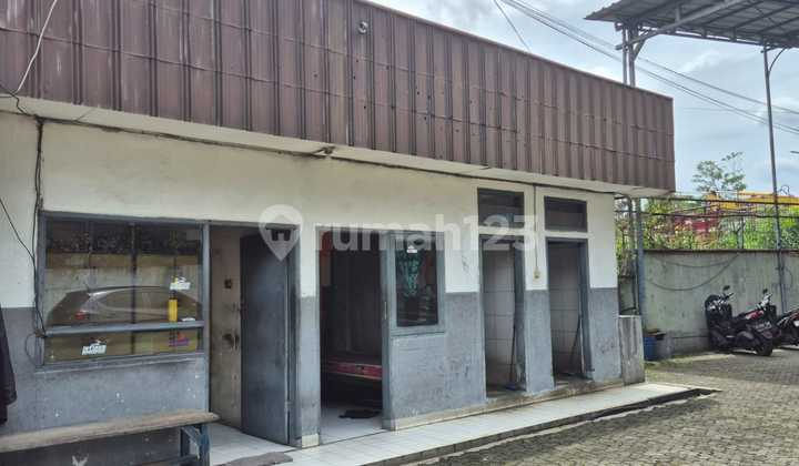 Building suitable for offices on the main road Soekarno Hatta, Bandung