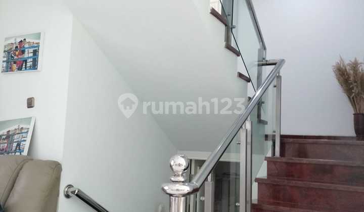 Rumah minimalis bagus dan siap huni di Singgasana, Bandung 2