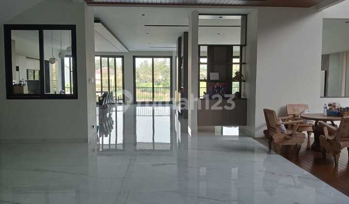 Rumah Mewah dengan View Danau di Kota Baru Parahyangan, Bandung 2