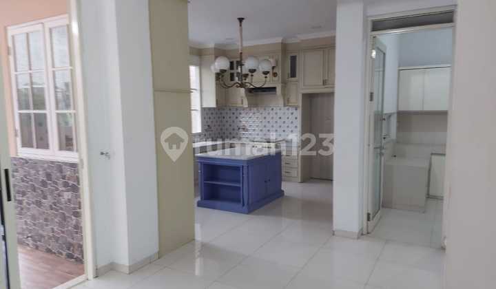 Rumah bagus sangat cantik view danau di Kota Baru Parahyangan 