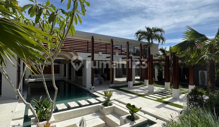 Rumah villa baru sangat mewah dan keren di Canggu, Bali Rumah villa baru sangat mewah dan keren di Canggu, Bali