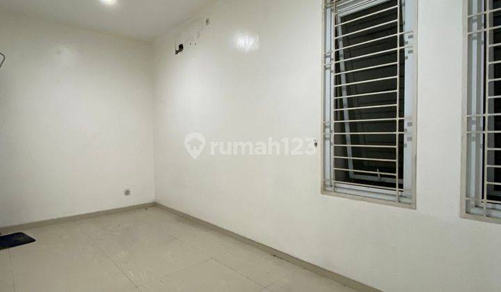 Rumah Minimalis 2 Lantai Sangat Rapih di Turangga, Bandung 2