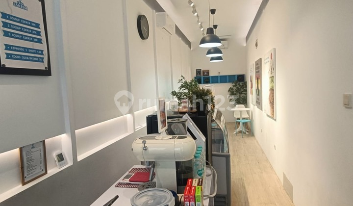 Business space located on the main road, Riau wing, Bandung Business space located on the main road, Riau wing, Bandung