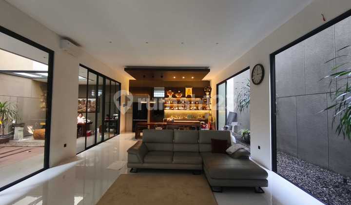 Rumah mewah minimalis turun harga murah di Singgasana, Bandung 1