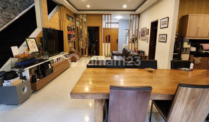 Rumah eksclusif modern minimalis di Singgasana Pradana, Bandung Rumah eksclusif modern minimalis di Singgasana Pradana, Bandung