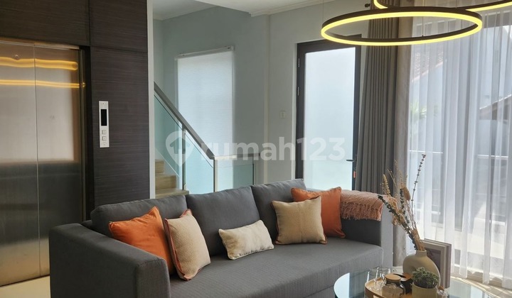 Rumah modern sangat mewah harga murah di area Setra Sari, Bandung