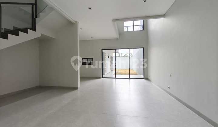 Rumah baru modern minimalis siap huni di Setra Duta, Bandung