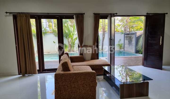 Rumah Villa Besar 2 Lantailokasi Strategis di Sunsetroad Seminyak