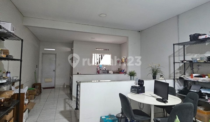 Shop house ready for business in the premium location of Singgasana Pradana, Bandung. 2