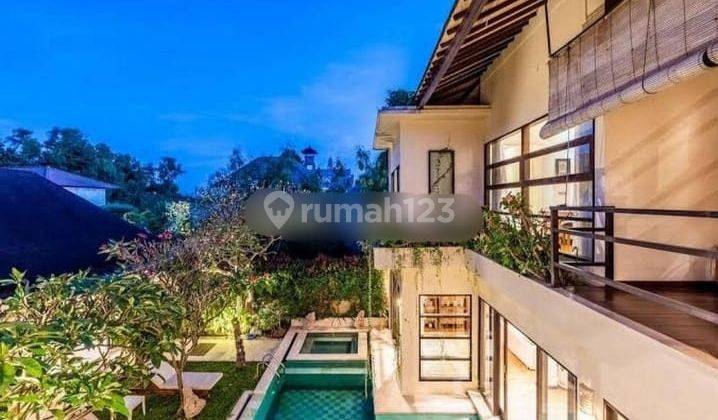 Villa Mewah Furnished Dekat Pantai Mertasari di Sanur, Bali 1