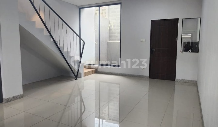 Rumah sangat baru modern minimalis di Setiabudi Regency, Bandung