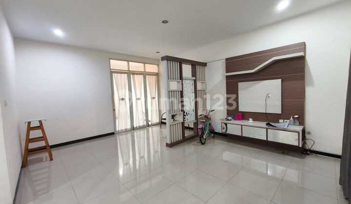 Rumah 2 lantai minimalis di Taman Kopo Indah V, Bandung