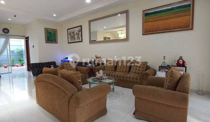 Rumah bagus dan rapih sangat siap huni di Pondok Hijau, Bandung