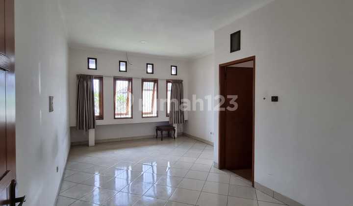 Comfortable and Ready-to-Occupy House in Setra Duta, Bandung