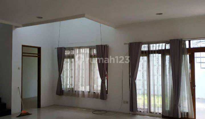 Rumah sangat rapih dan siap huni di Batununggal Indah, Bandung 1