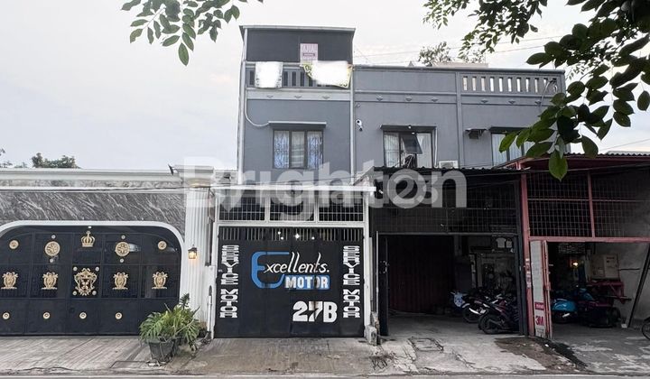 Shop house on Cendrawasih Street, Cengkareng, West Jakarta Shop house on Cendrawasih Street, Cengkareng, West Jakarta