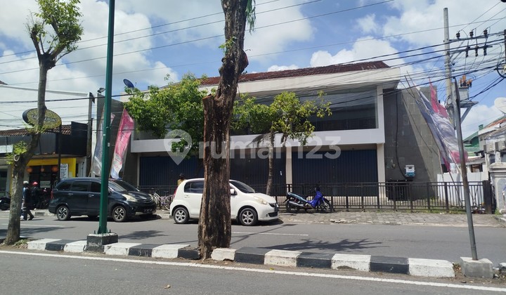 For Rent, Suitable for Business or Office