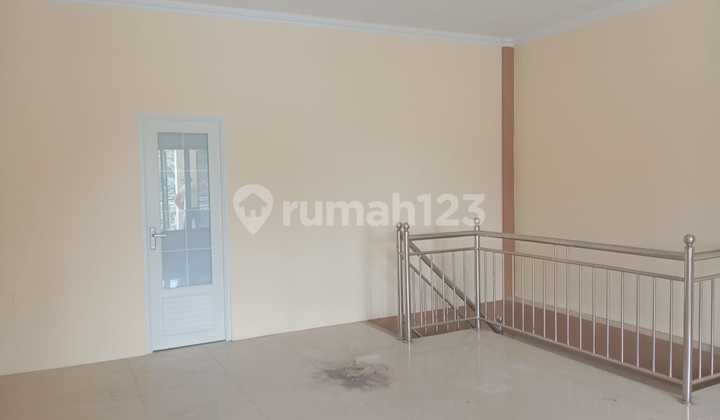 New shop house suitable for business in Seyegan, Sleman 2