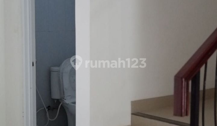 Strategic shop house for rent, suitable for office in Ngaglik, Sleman. Strategic shop house for rent, suitable for office in Ngaglik, Sleman.