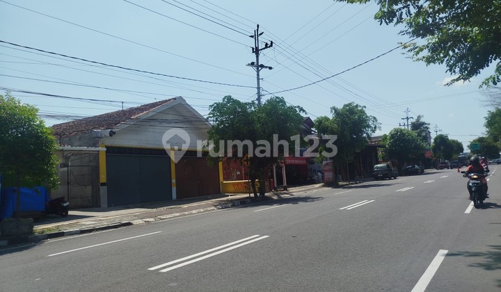 Business Space Near Malioboro for Culinary or Expedition