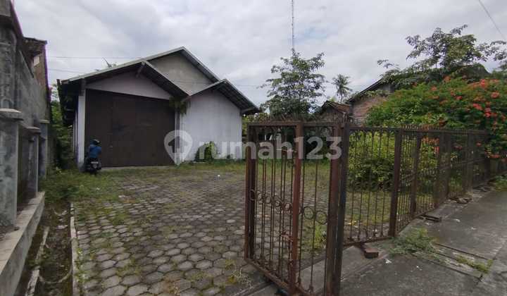 Tronton Access Warehouse Near Magelang Road