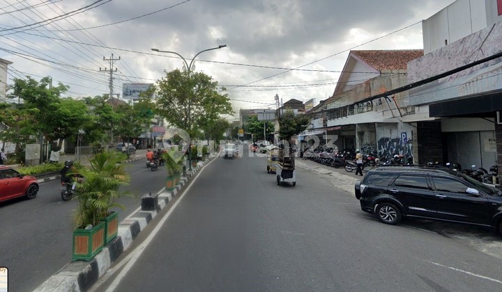 for rent a very strategic shop house in the center of Yogyakarta city 1