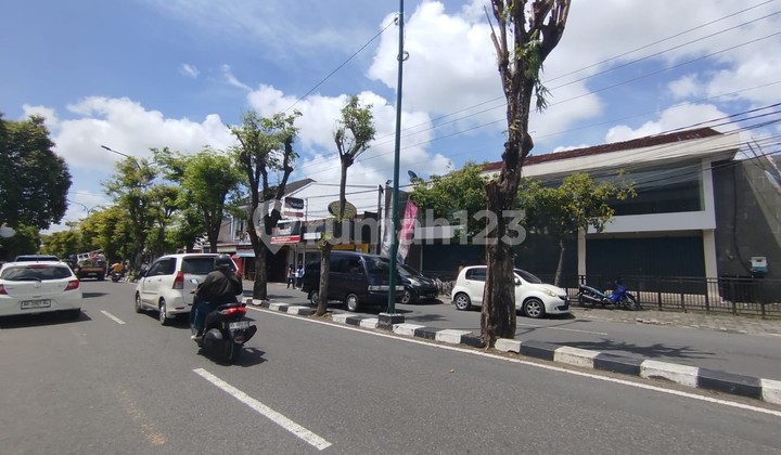 For Rent, Suitable for Business or Office