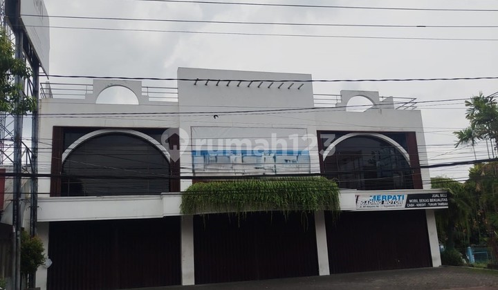 For rent, commercial space suitable for an office in downtown Yogyakarta.