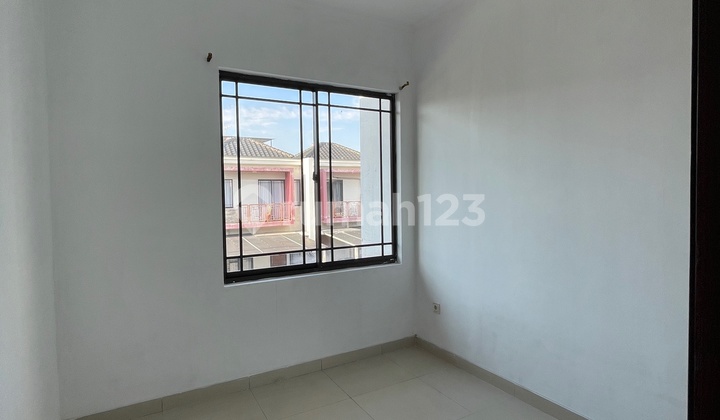 Dijual Rumah 3 BR + 1 Hadap Utara di Green Lake City Cluster Asia  - 2 Lantai, Unfurnished  2