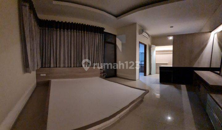 Sewa Rumah Mewah Mekar Wangi Hoek Mainroad Dilengkapi Kolam Renang Shm  Rumah Kontrakan Furnished Bagus SHM - Sertifikat Hak Milik di Mekar pesona, Mekar Wangi 2