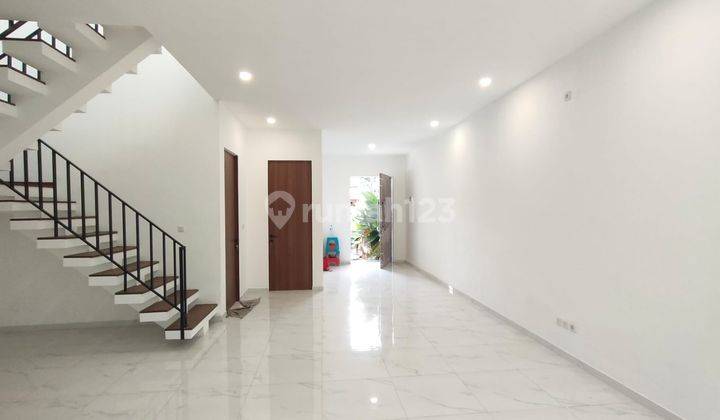 Smart Home  TKI 3  Bianco house Desainer Elegan Dan Mewah. Milenial Banget Rumah Unfurnished Bagus SHM - Sertifikat Hak Milik di Tki 3, Taman Kopo Indah 2