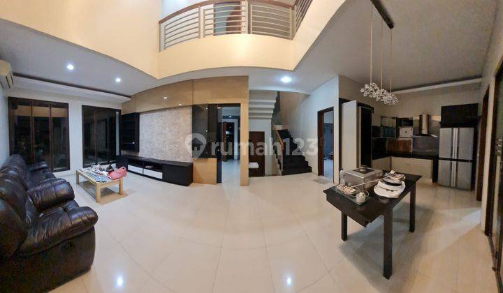 Sewa Rumah Mewah Mekar Wangi Hoek Mainroad Dilengkapi Kolam Renang Shm  Rumah Kontrakan Furnished Bagus SHM - Sertifikat Hak Milik di Mekar pesona, Mekar Wangi 1