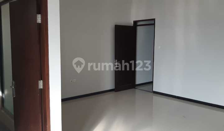 Sewa Rumah Siap Pakai Di Mekarwangi Dekat Dengan Sekolah Pusat Perbelanjaan Tempat Ibadah Rumah 2