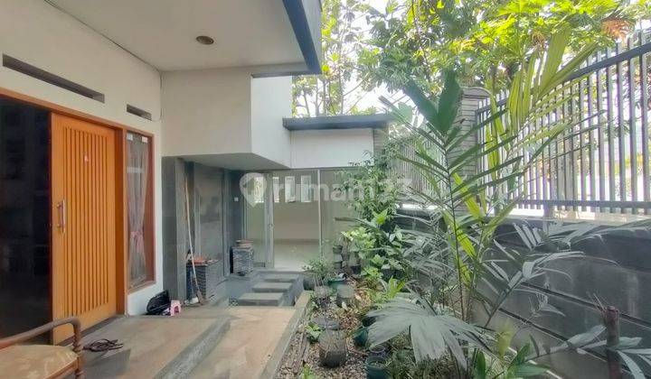 Jual Rumah Siap Huni Di Singgasana Pradana Lokasi Nyaman Dekat Perkotaan Dekat Sekolah2 Ternama Semi Furnished Rumah Bagus SHM - Sertifikat Hak Milik di Singgasana pradana, Singgasana 2