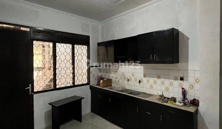 Sewa Rumah Besar Di Budisari Cocok Untuk Bimbel, Keluarga Besar Yg Perlu Banyak Kamar Rumah 3 Lantai Kontrakan Unfurnished Bagus SHM - Sertifikat Hak Milik di Budisari, Setiabudi 2