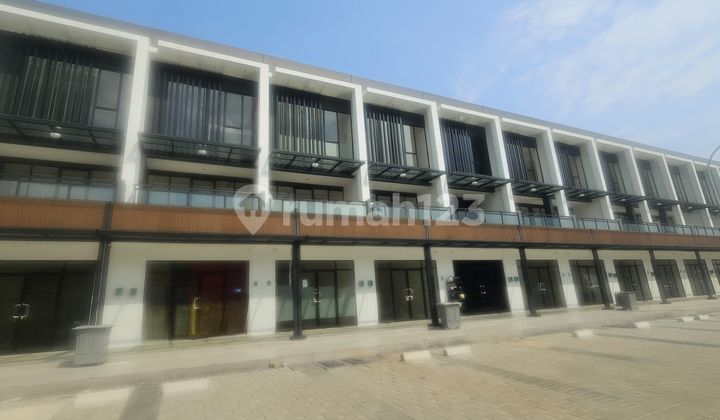 3-STORY SHOPHOUSE IN GADING SERPONG GOOD TRAFFIC STRATEGIC LOCATION