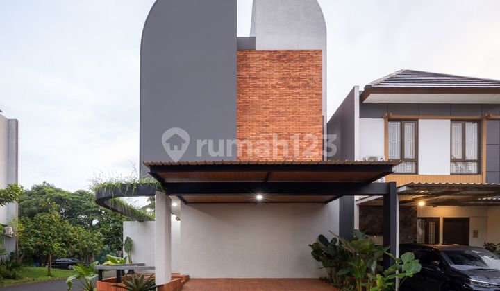 Beautiful House in KIREINA PARK BSD, 3 Floors, Good Condition, Ready to Occupy