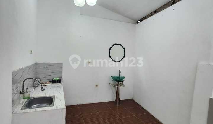 Rumah Cantik di Serua Tangsel 2 Lantai Bagus Siap Huni